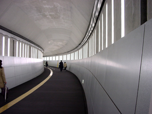 tunnel in Odeo line's Iidabashi station